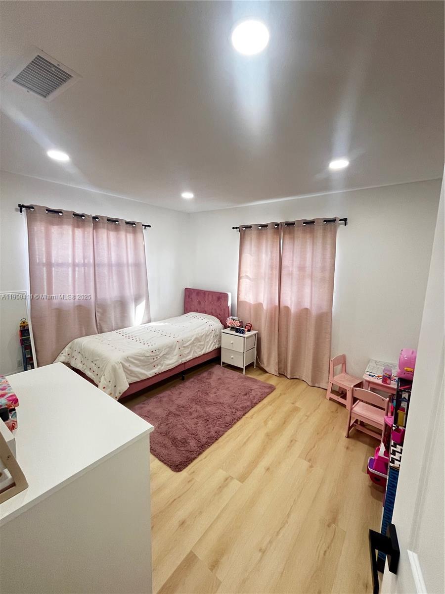 SANDALFOOT COVE SEC 4 - Residential