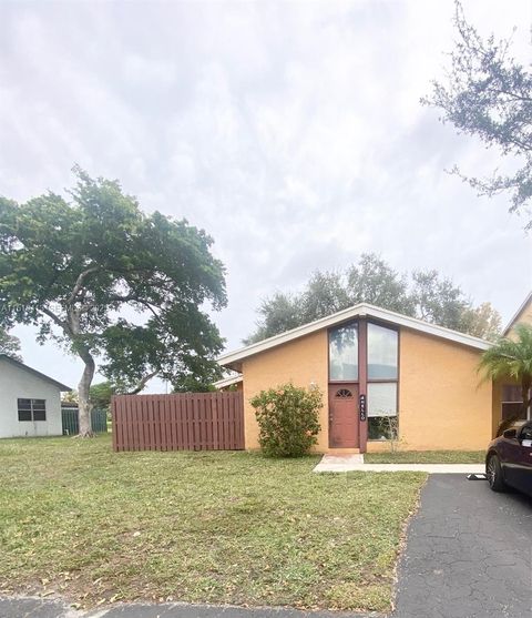Photo of 7351 W Sunrise Blvd #7351, Plantation, FL 33313 (MLS # A11510413)