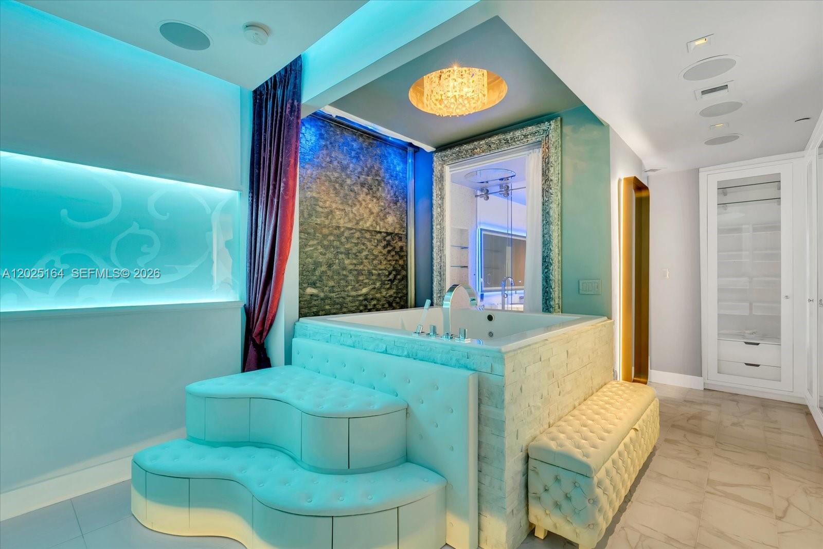 CONTINUUM ON SOUTH BEACH - Residential