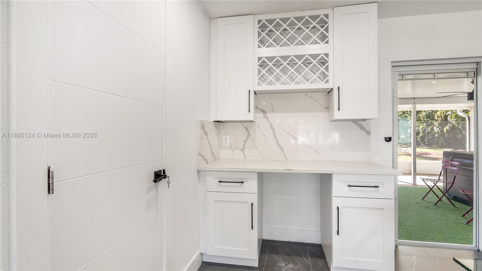 COUNTRY CORNERS - Residential