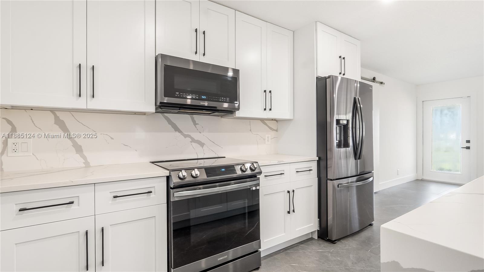 COUNTRY CORNERS - Residential