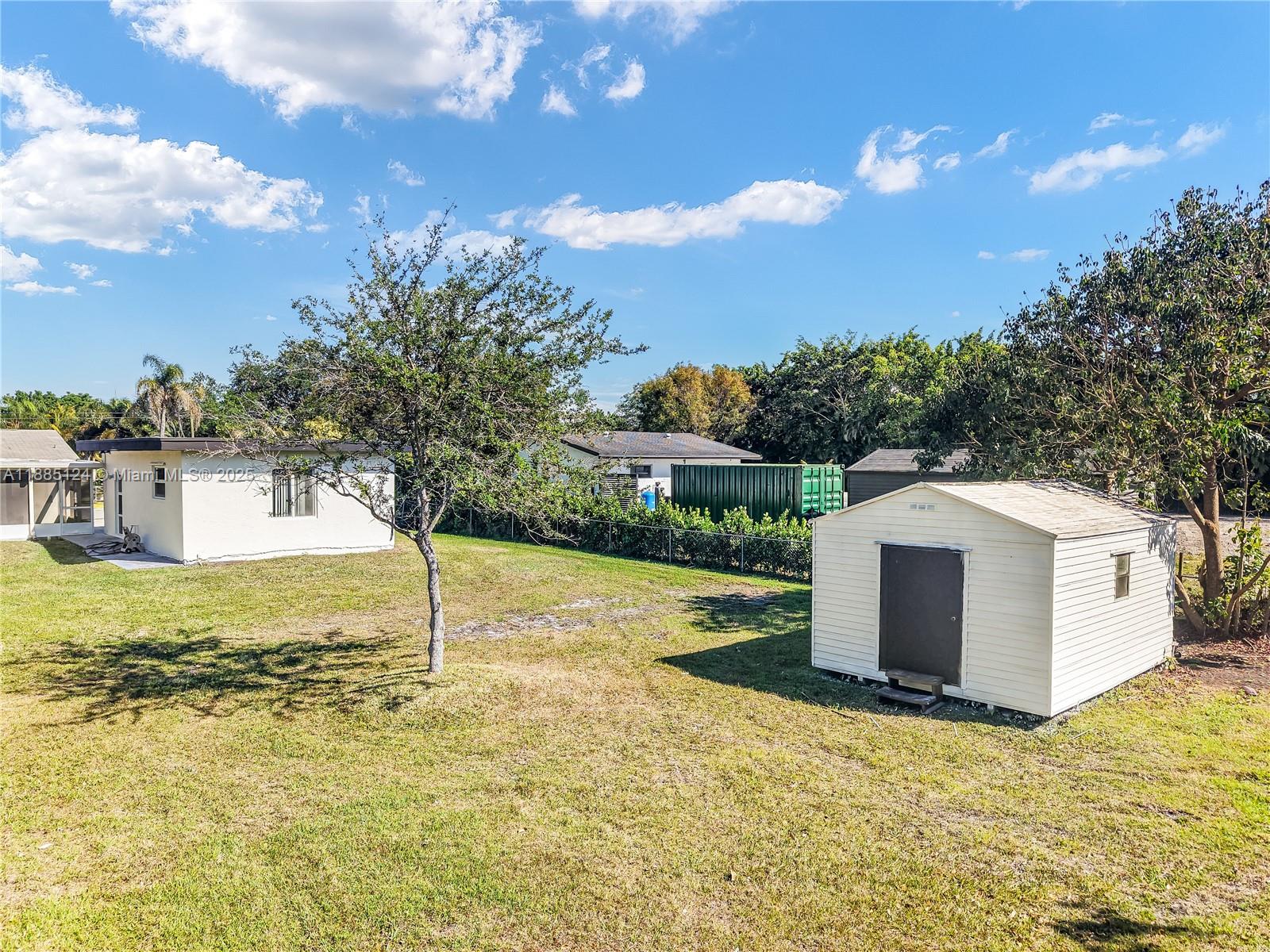 COUNTRY CORNERS - Residential