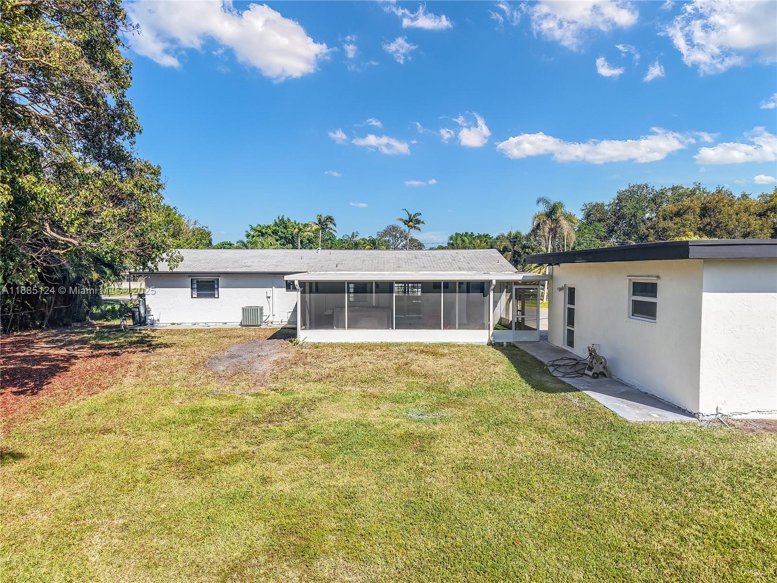 COUNTRY CORNERS - Residential