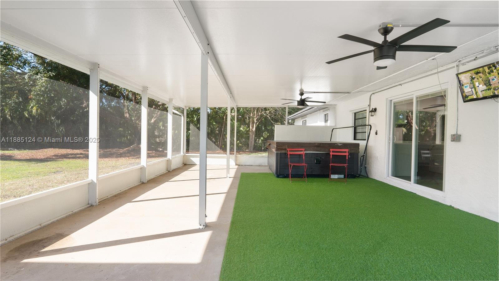 COUNTRY CORNERS - Residential