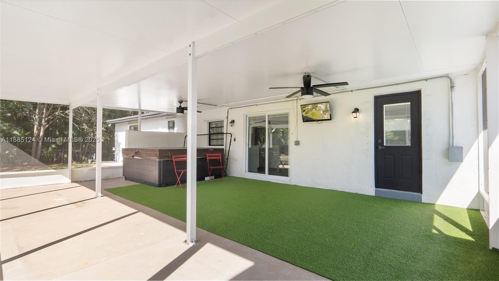 COUNTRY CORNERS - Residential