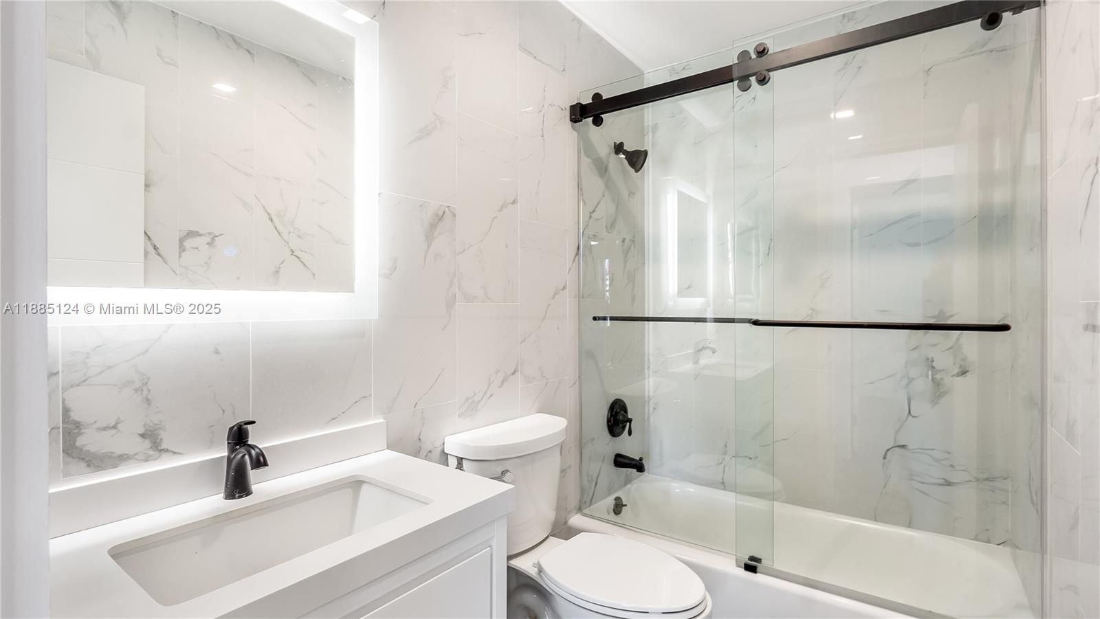 COUNTRY CORNERS - Residential