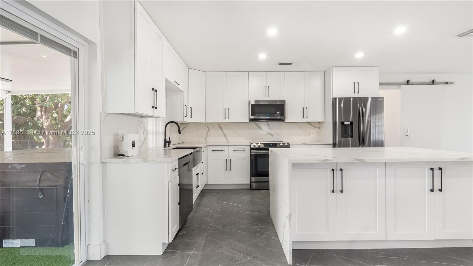 COUNTRY CORNERS - Residential