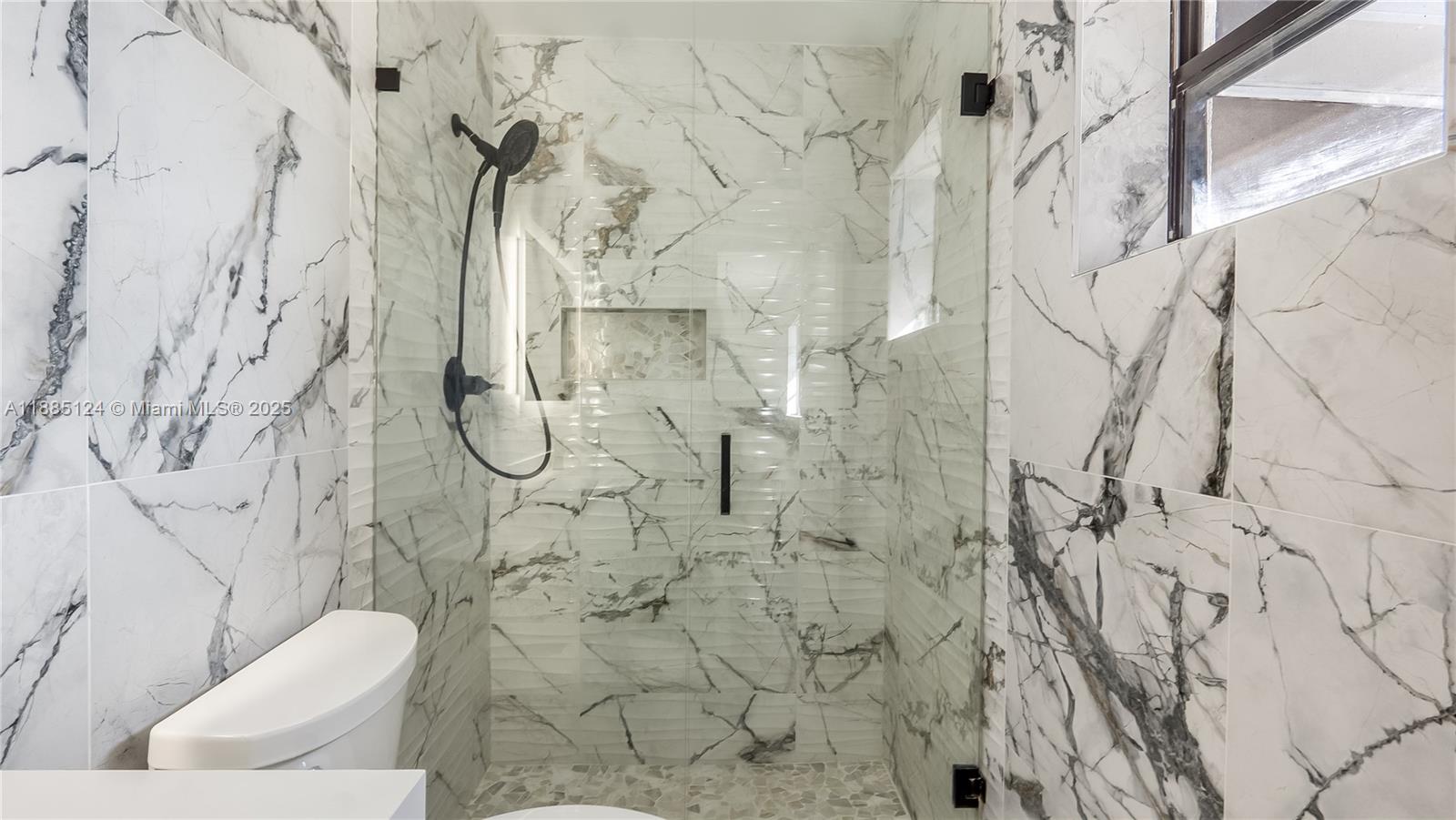 COUNTRY CORNERS - Residential