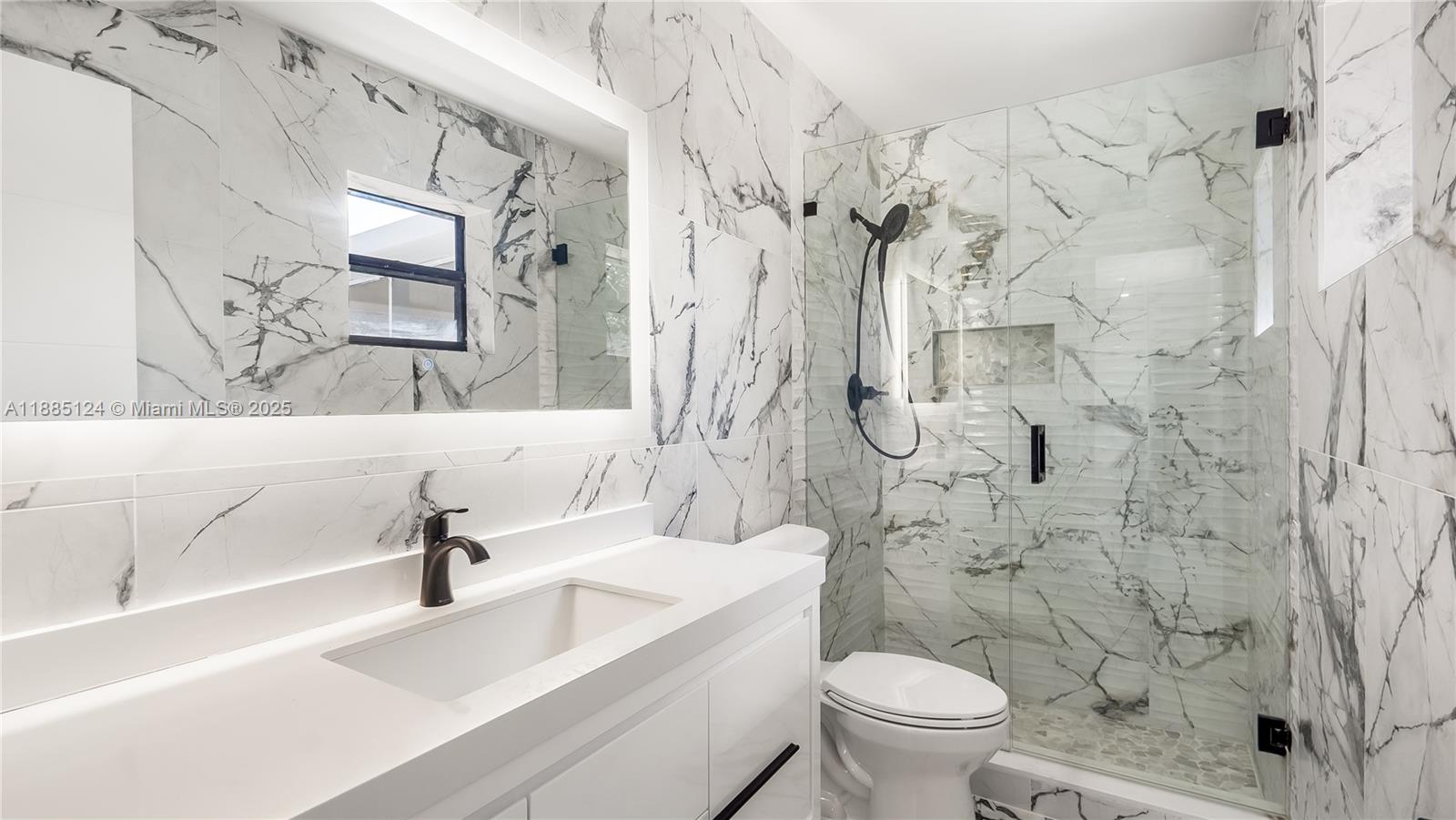 COUNTRY CORNERS - Residential