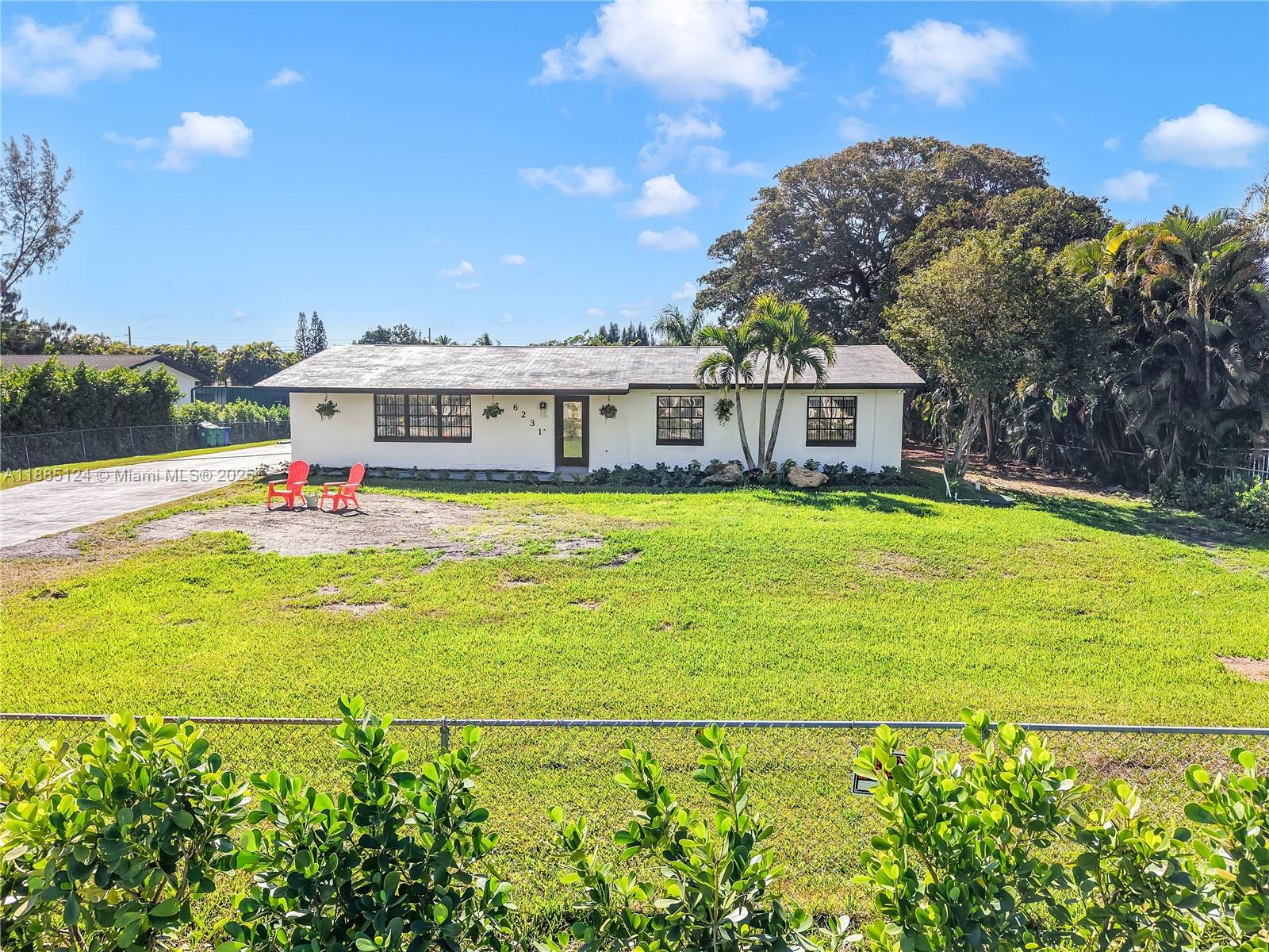 COUNTRY CORNERS - Residential