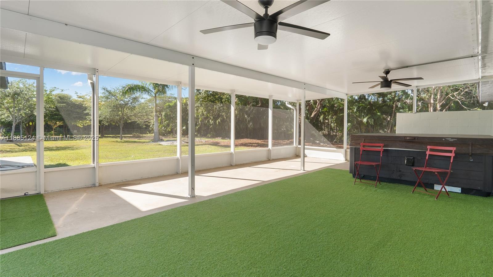 COUNTRY CORNERS - Residential