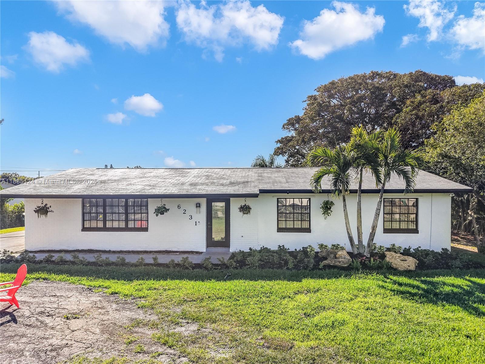 COUNTRY CORNERS - Residential