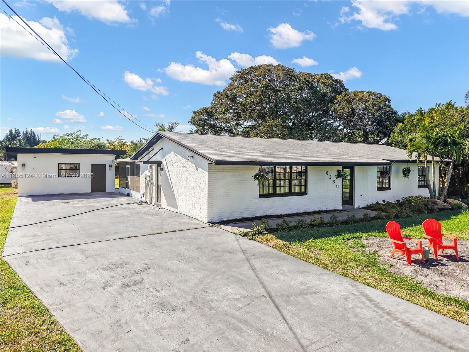 COUNTRY CORNERS - Residential