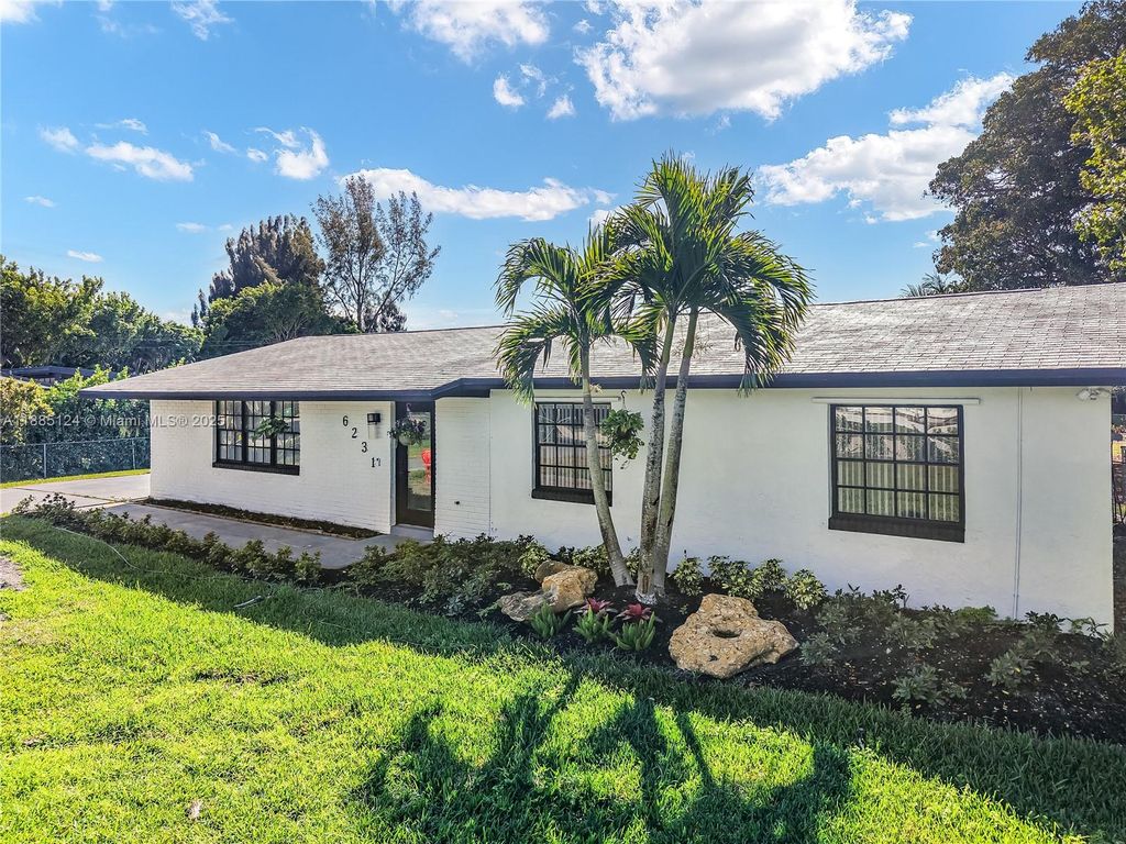 Photo of 6231 SW 188th Ave, Southwest Ranches, FL 33332 (MLS # A11885124)