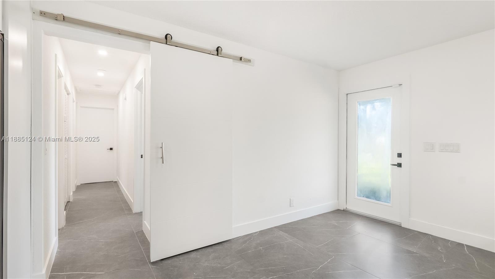 COUNTRY CORNERS - Residential