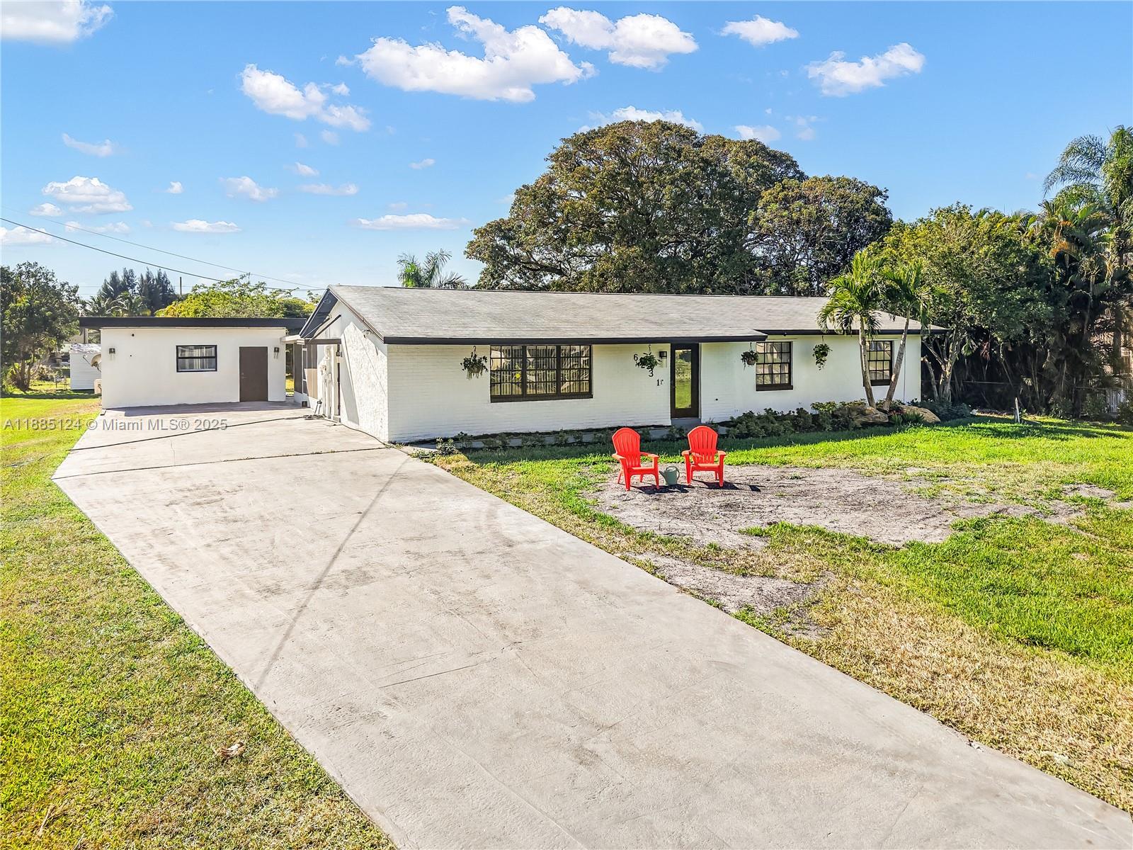 COUNTRY CORNERS - Residential