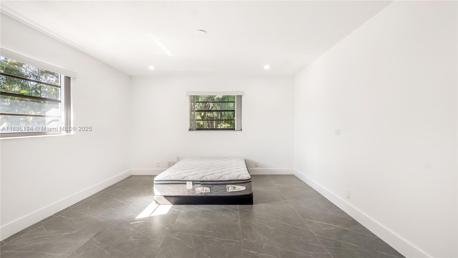 COUNTRY CORNERS - Residential