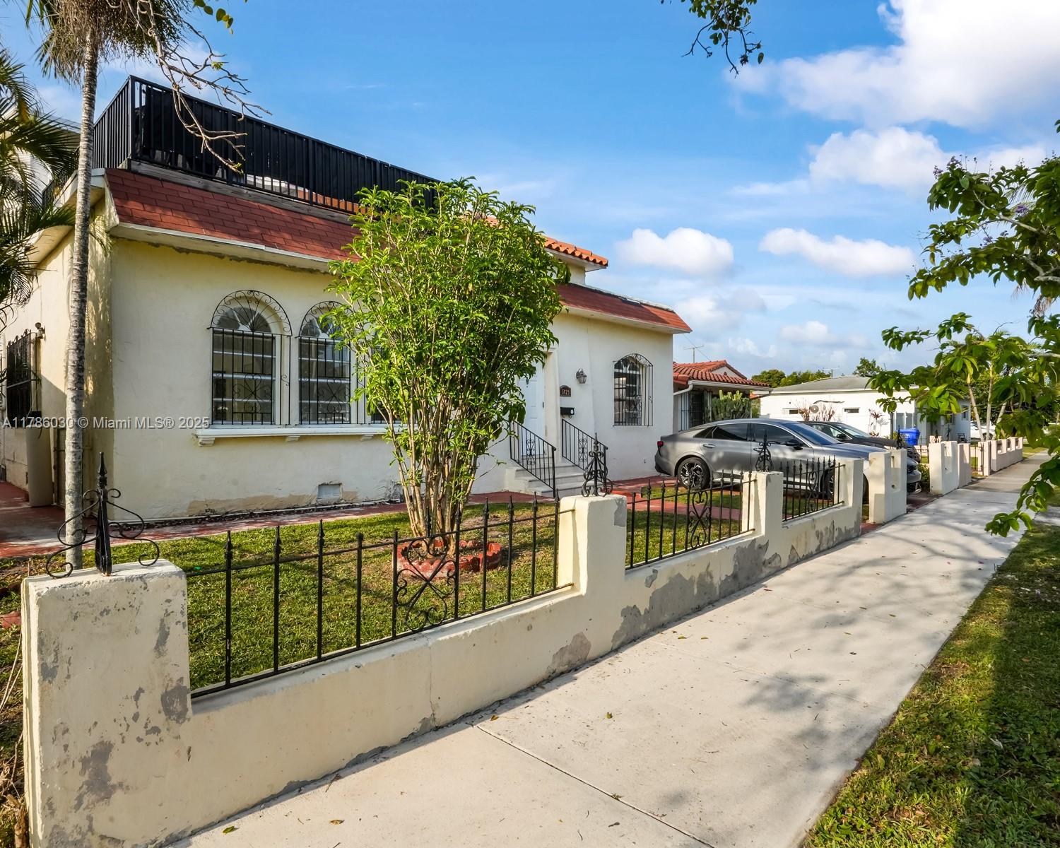 5629 SW 7 St