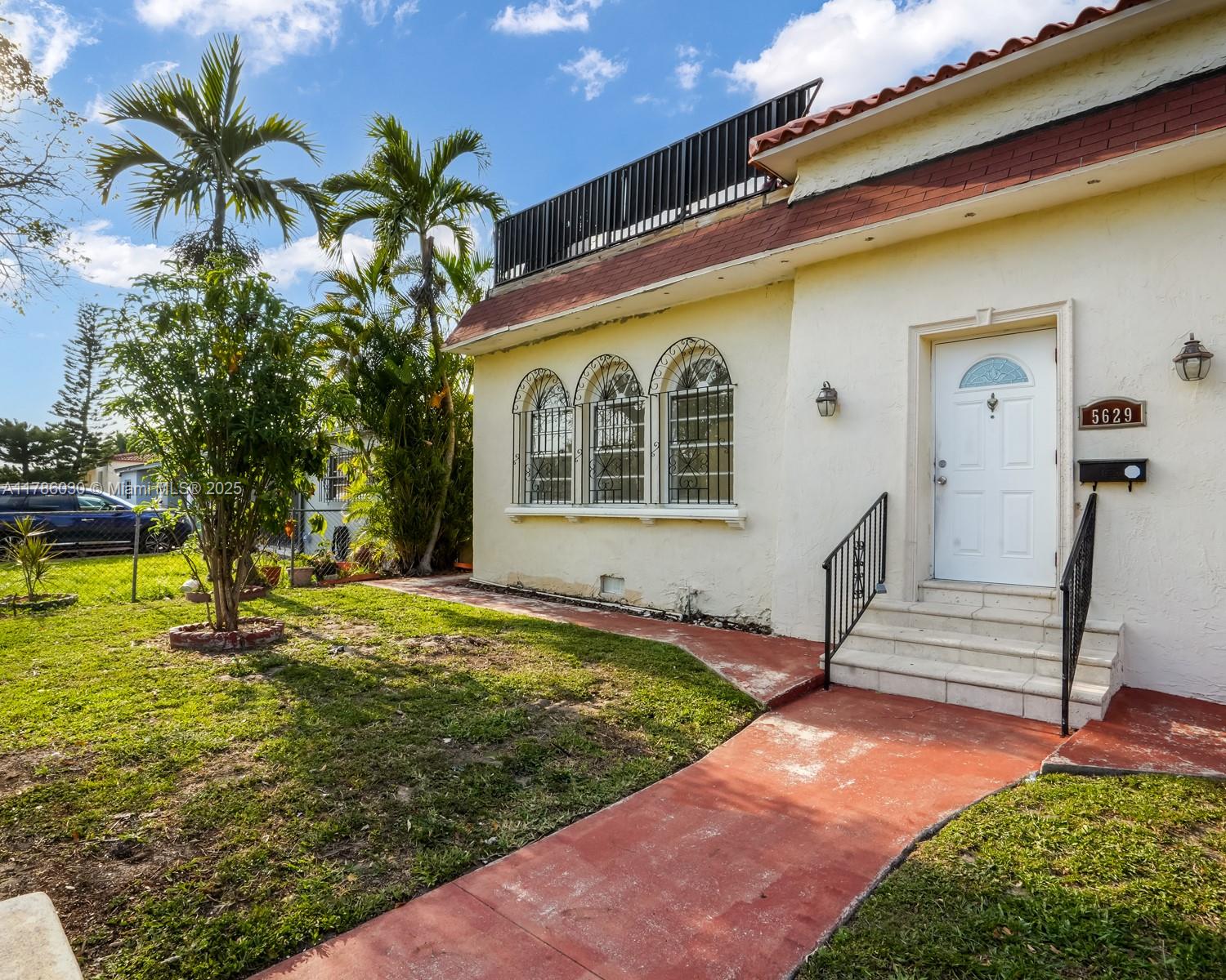 5629 SW 7 St