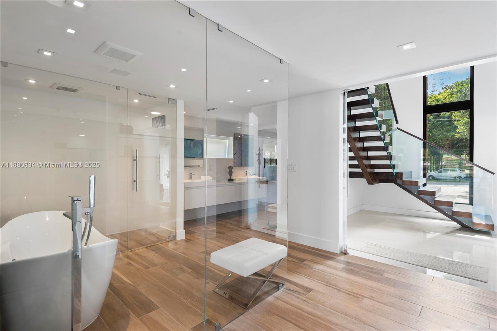 HOLLYWOOD GOLF ESTATES SE - Residential