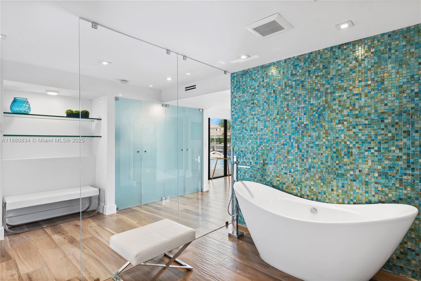 HOLLYWOOD GOLF ESTATES SE - Residential