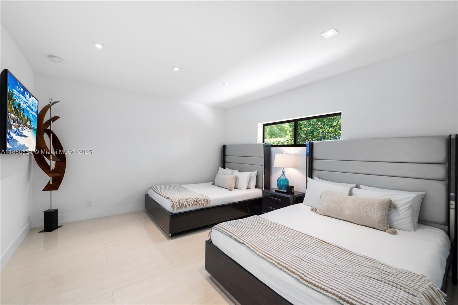 HOLLYWOOD GOLF ESTATES SE - Residential