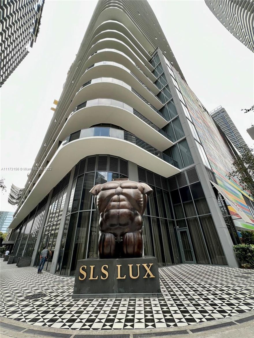 A beautiful 1 bed / 2 bath unit plus den, located in the heart of Brickell. This unit is fully furnished, and entirely equipped with high-end finishes, modern Italian cabinetry for both kitchen and Bathroom, high luxury appliances, , title floors (balconies included), built-out closets, solar shades in common areas, blackouts in the bedroom. Building amenities include exercise room, tennis and basketball  court, Concierge, pool, bar and food service, rooftop poll 57th floor, jacuzzi 46th floor party room, Children’s playroom, spa and many more, restaurants & movie theaters, Basic cable/Internet all those included by condo association, only valet parking included.