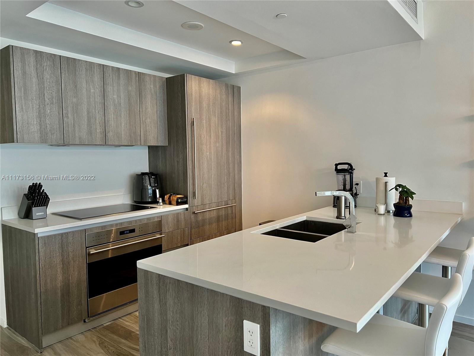 801 SMA RESIDENCES CONDO - Residential Lease