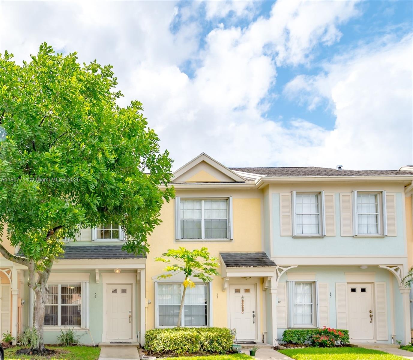 69 Simonton Cir 1, Weston, Broward County, Florida - 2 Bedrooms  
2 Bathrooms - 