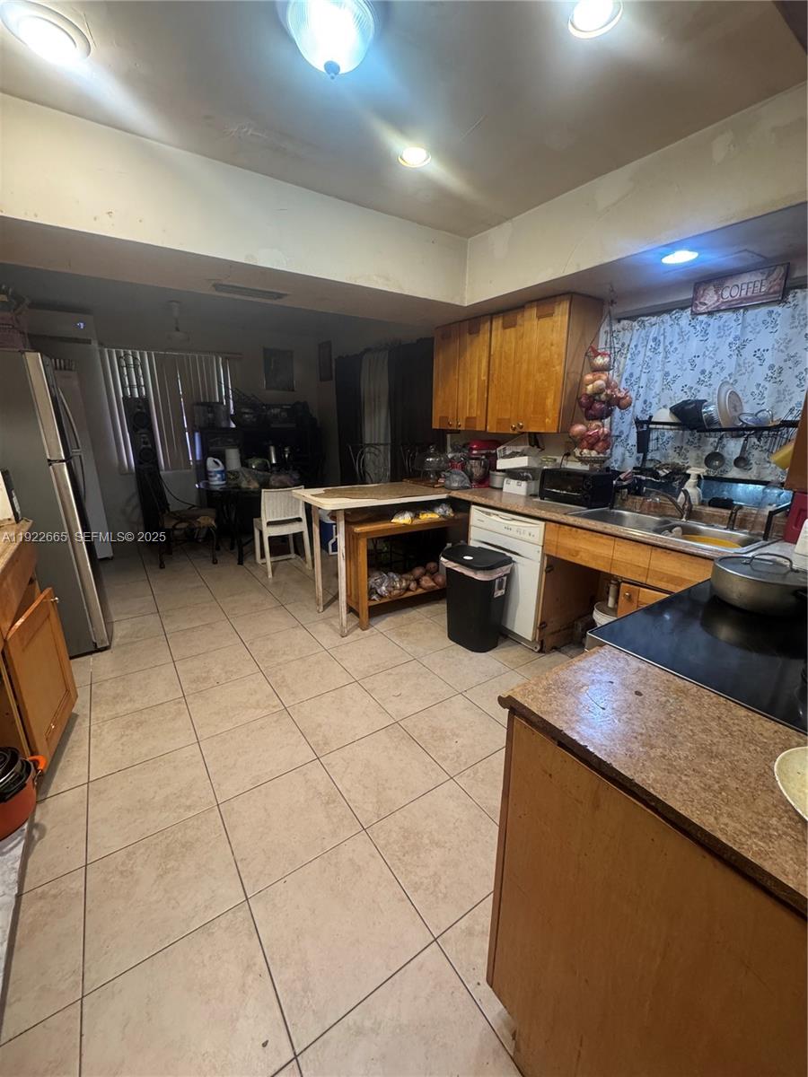 HOLIDAY VILLAGE SEC TWO - Residential