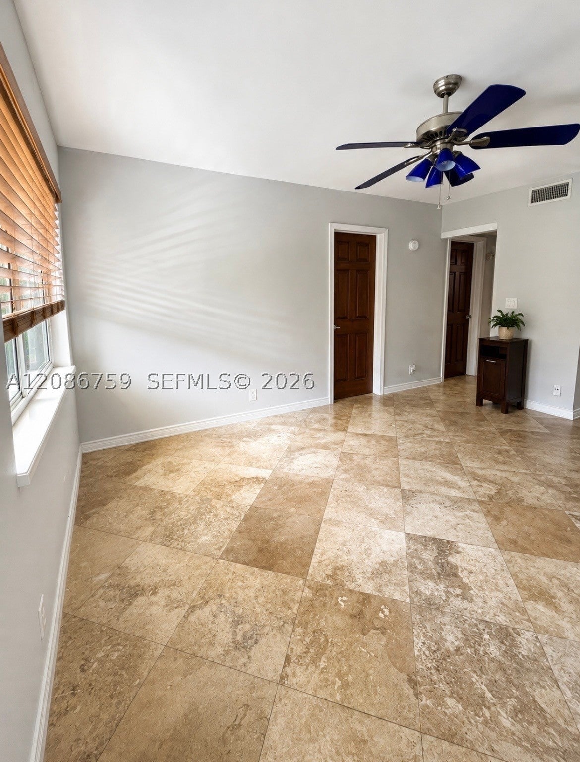 1000 SE 15th St 205, Fort Lauderdale, FL, 33316/$240,000 2 1000 SE 15th St 205