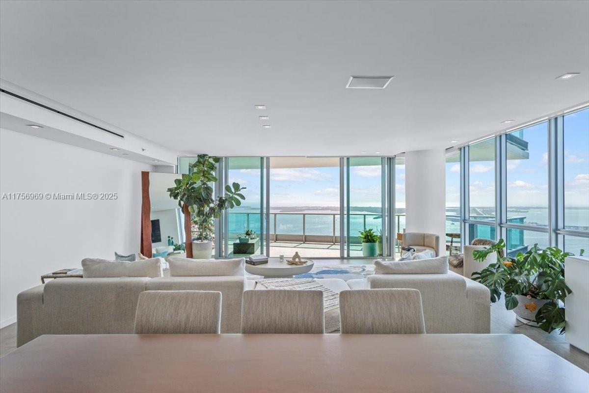 JADE RESIDENCES BRICKELL - Residential