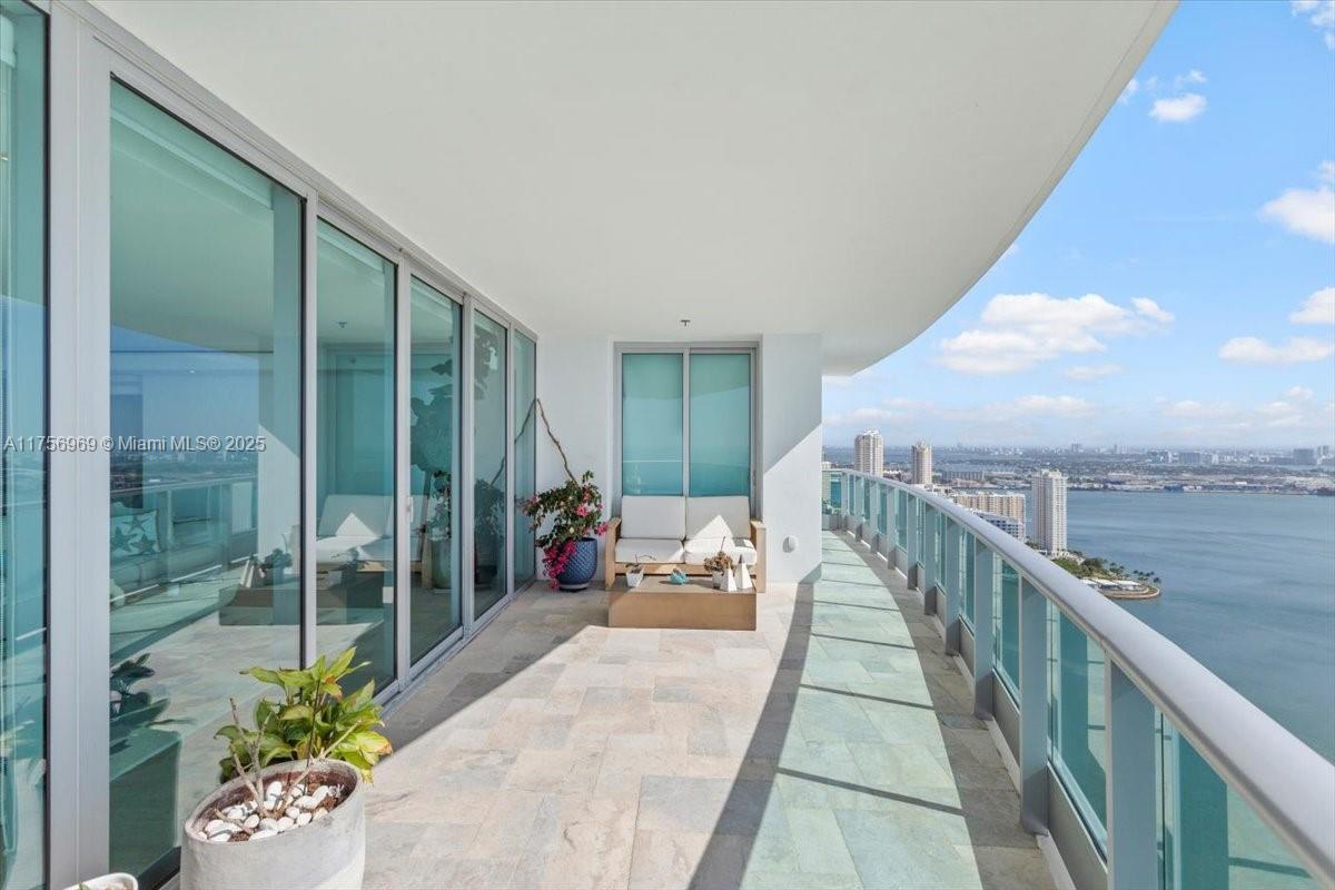JADE RESIDENCES BRICKELL - Residential