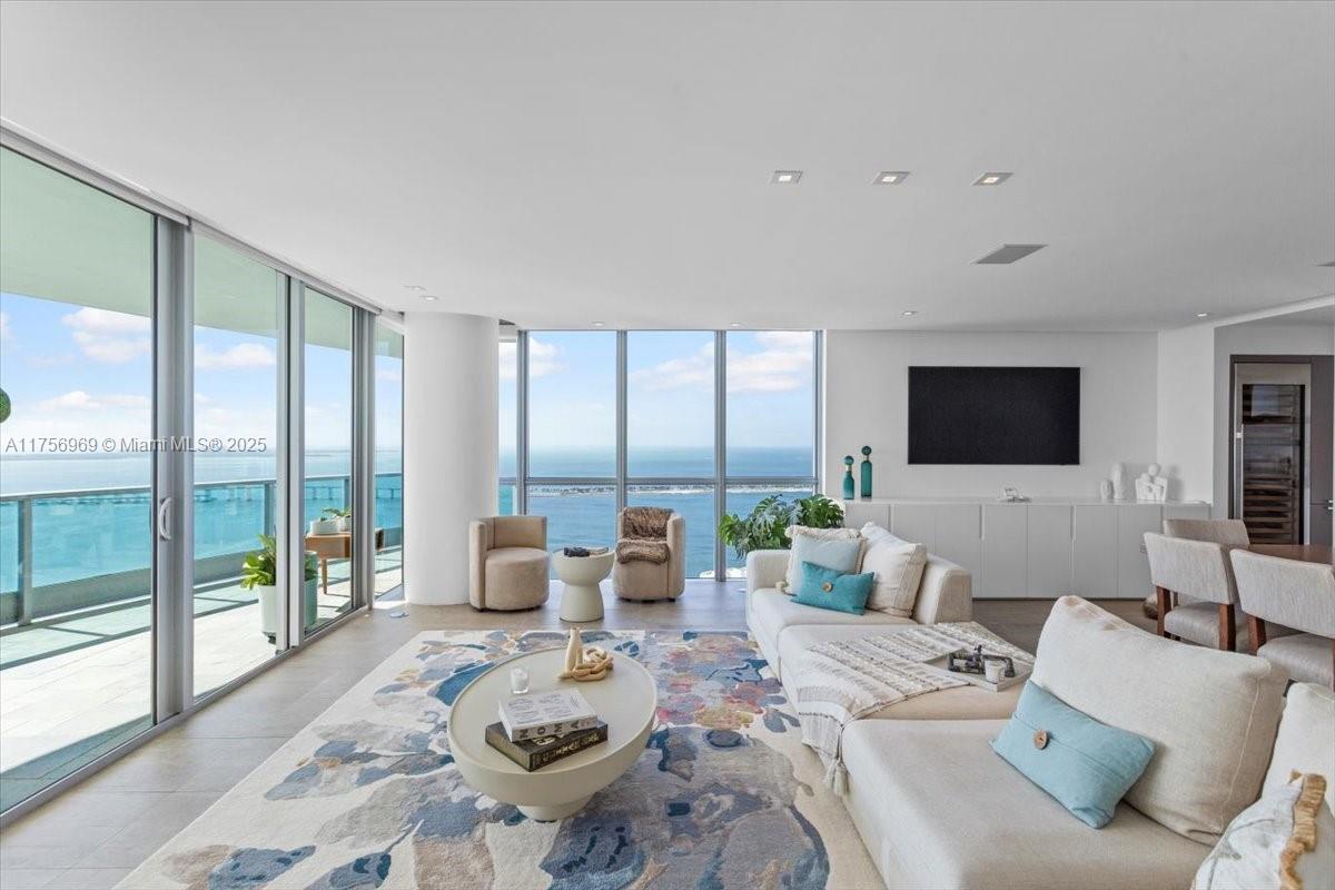 1331 Brickell Bay Dr 4211
