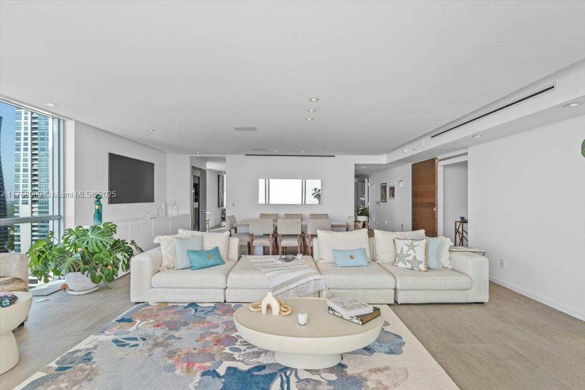JADE RESIDENCES BRICKELL - Residential