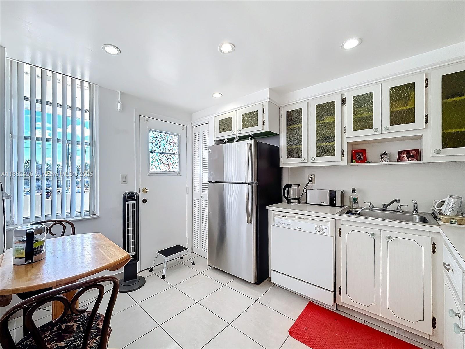 FIFITH MOORINGS CONDO - Residential