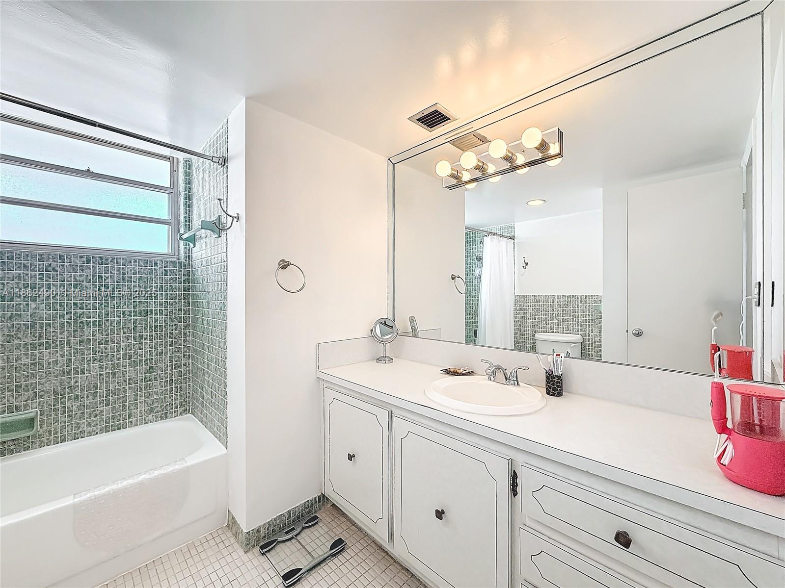 FIFITH MOORINGS CONDO - Residential