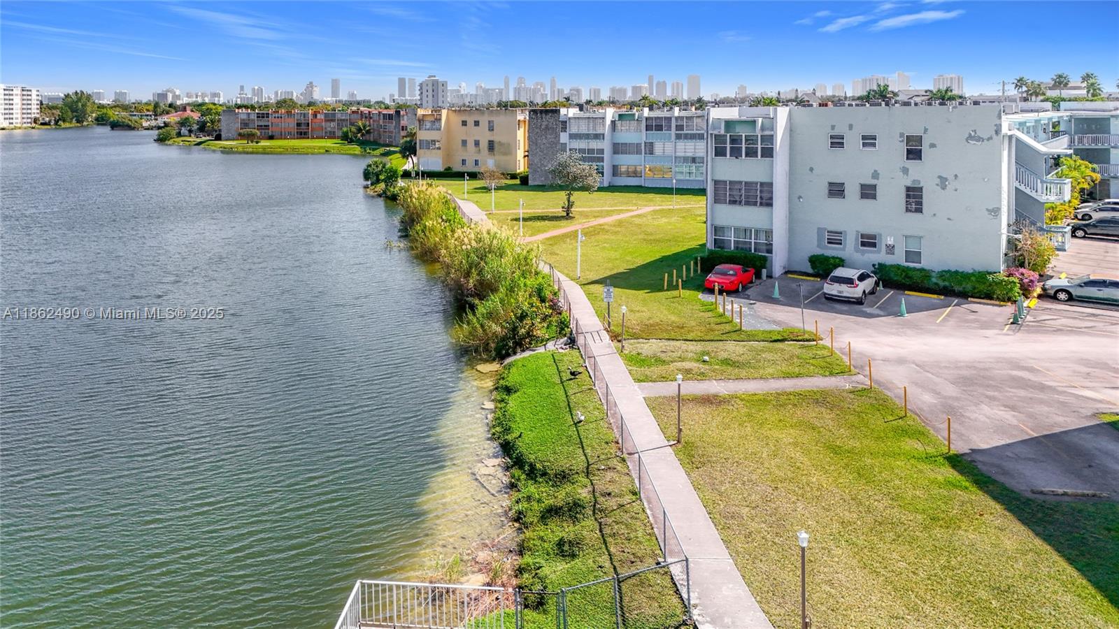 FIFITH MOORINGS CONDO - Residential