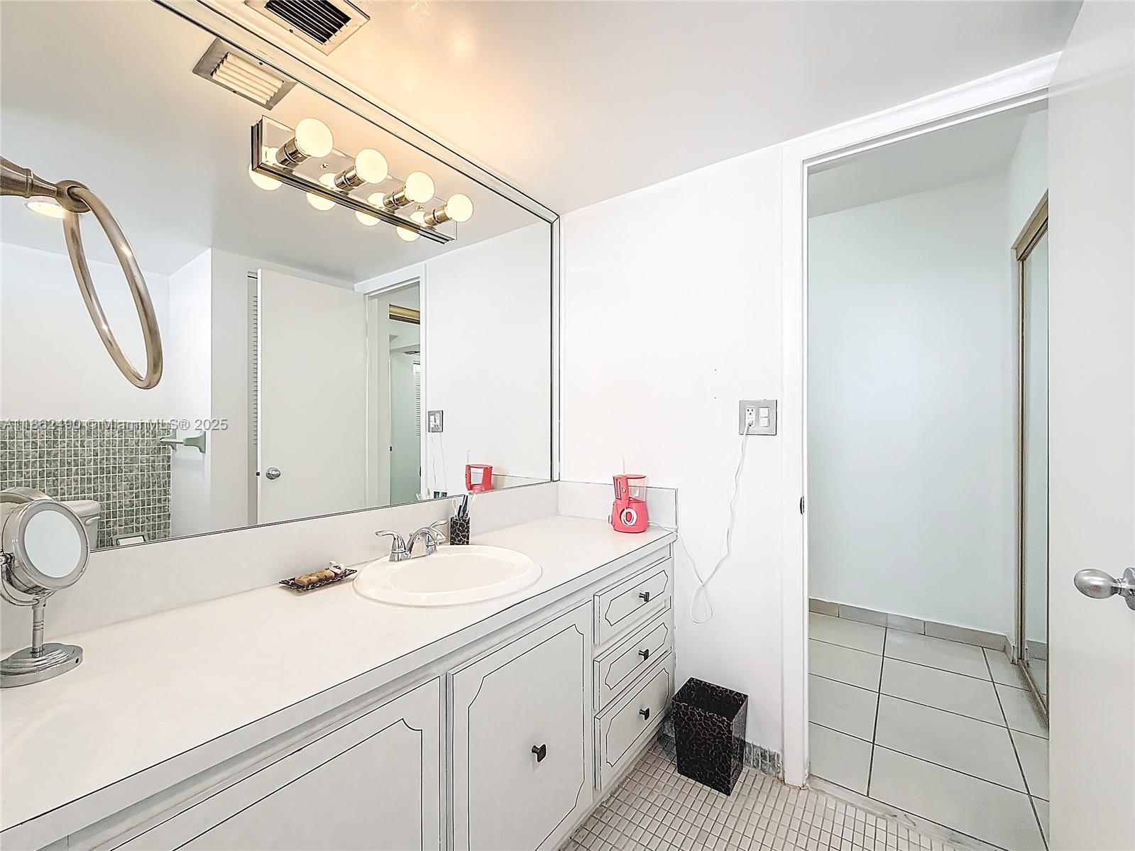 FIFITH MOORINGS CONDO - Residential