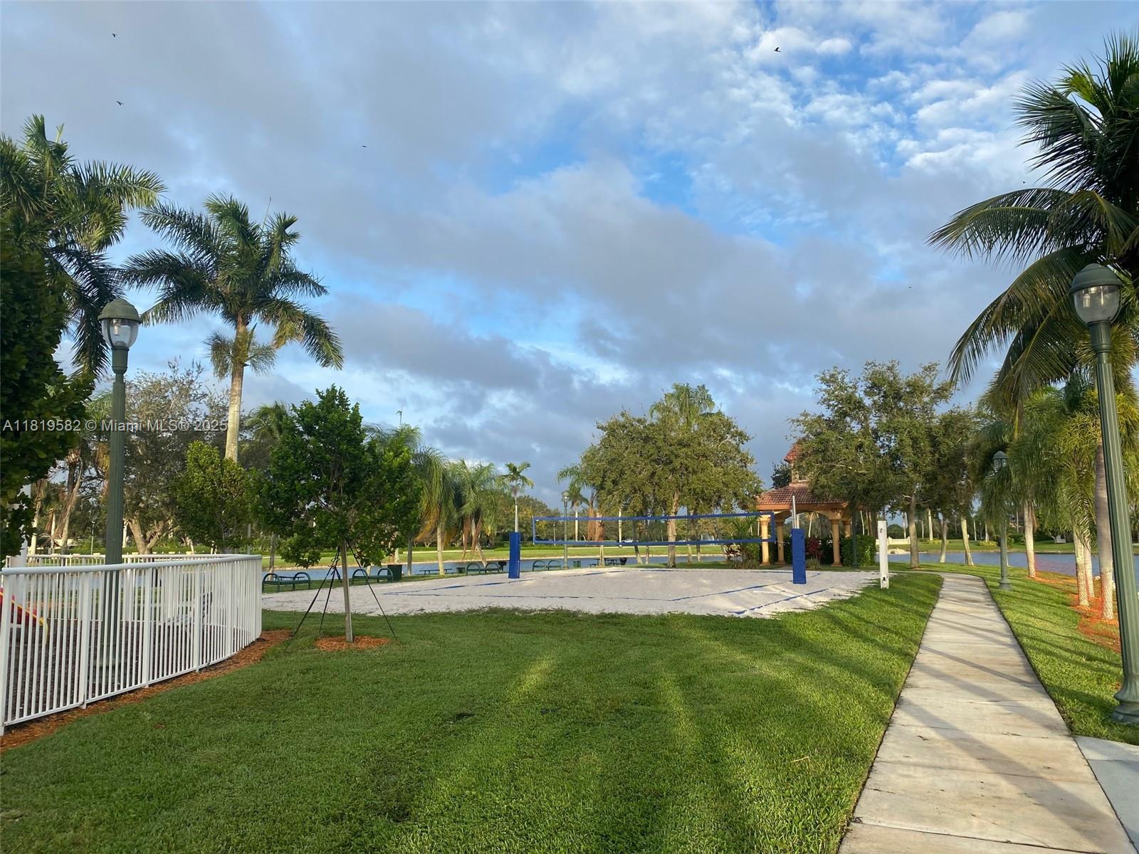 SUNSET LAKES PLAT THREE - Residential Lease