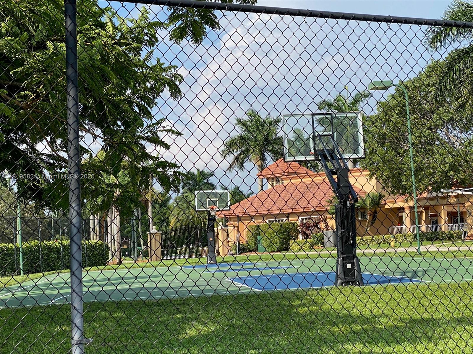 SUNSET LAKES PLAT THREE - Residential Lease