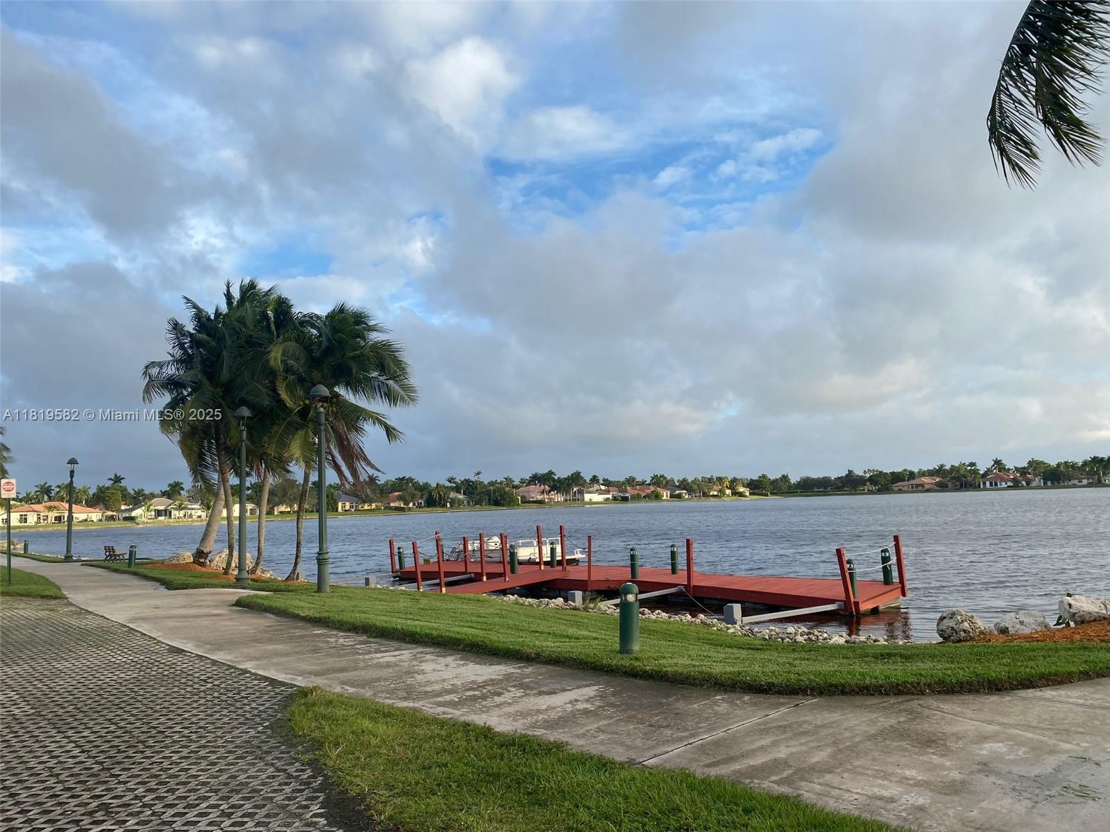 SUNSET LAKES PLAT THREE - Residential Lease