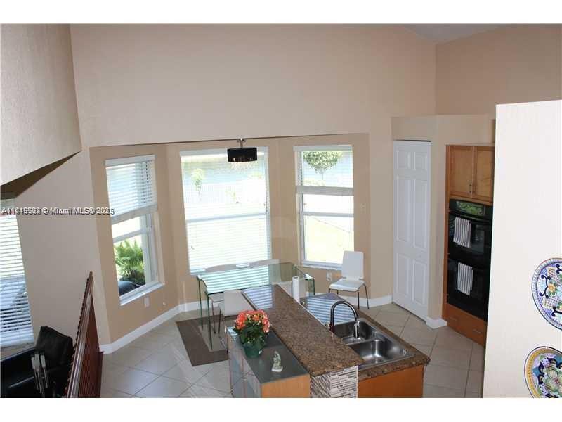 SUNSET LAKES PLAT THREE - Residential Lease