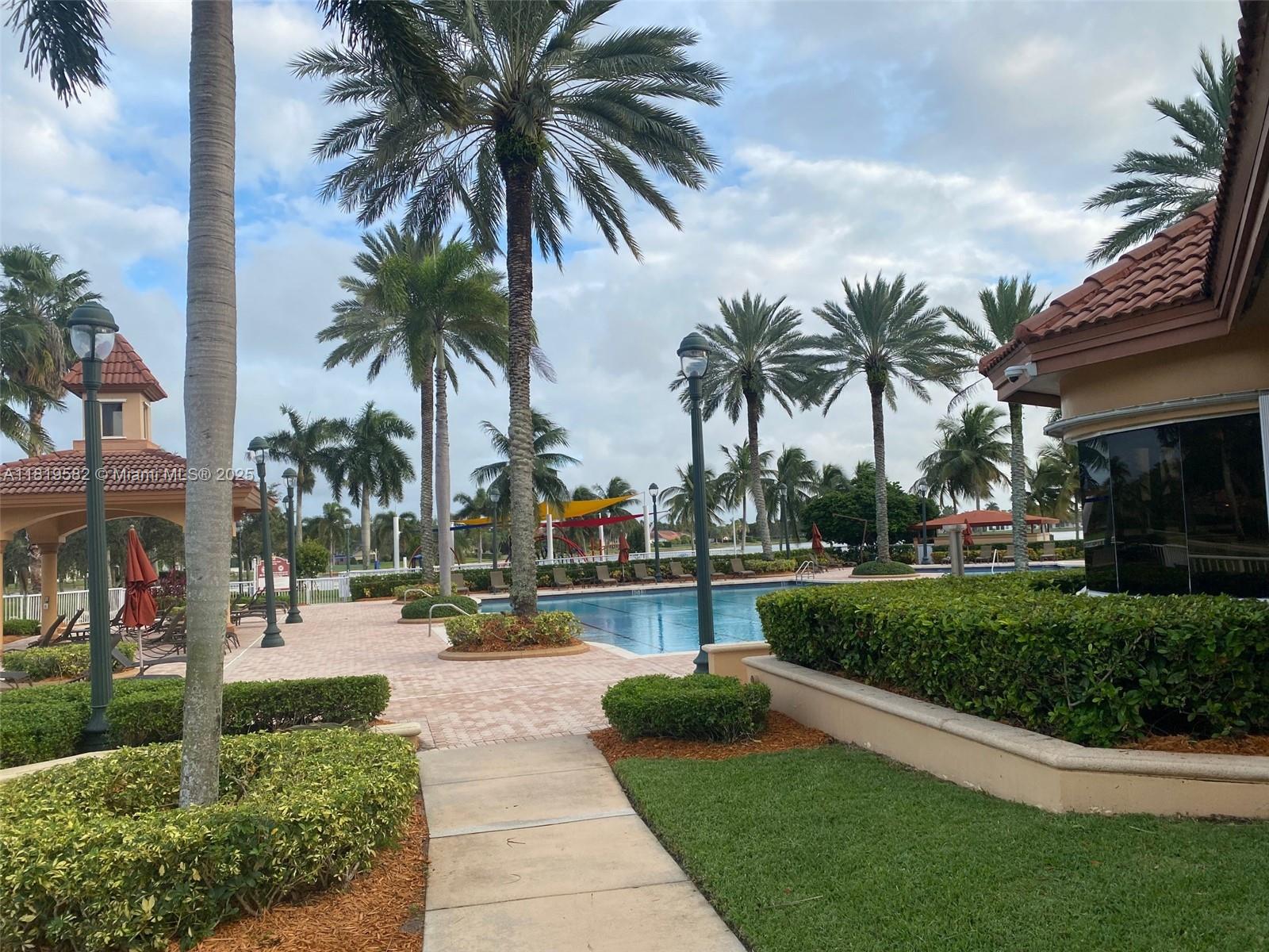 SUNSET LAKES PLAT THREE - Residential Lease