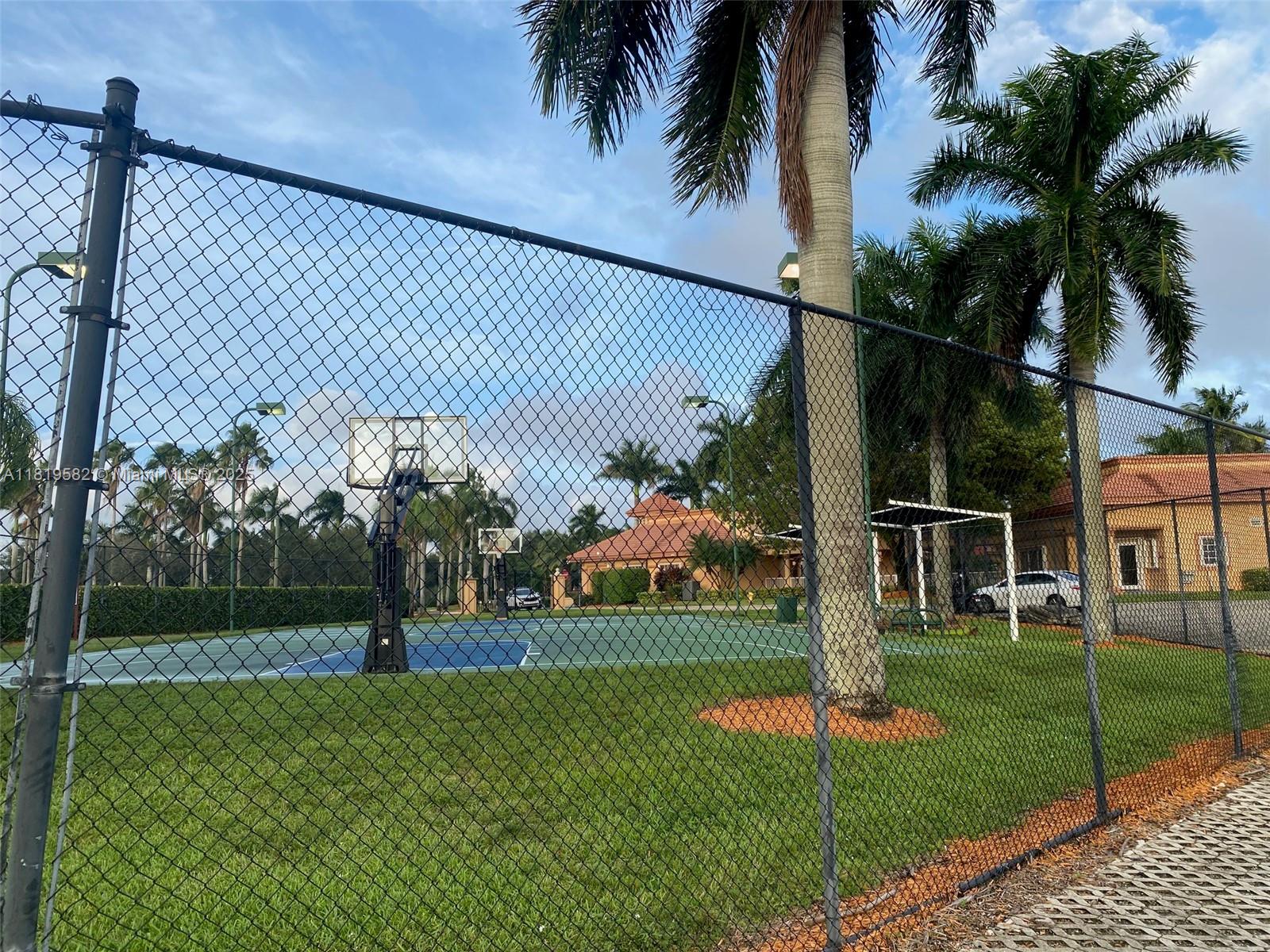 SUNSET LAKES PLAT THREE - Residential Lease