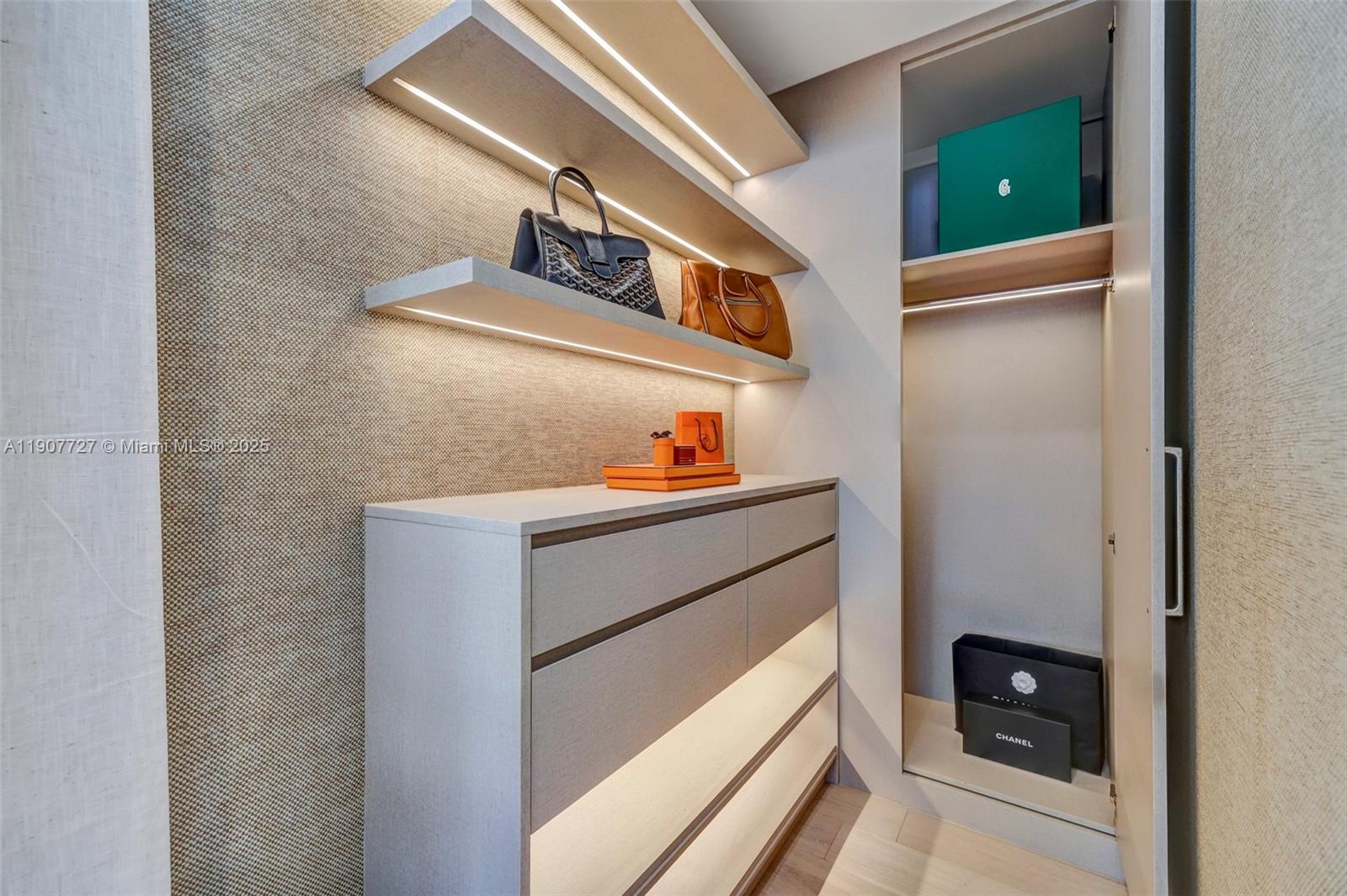 MIAMI SHORES SEC 3 - Residential