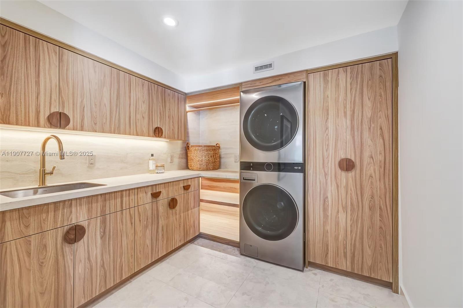 MIAMI SHORES SEC 3 - Residential