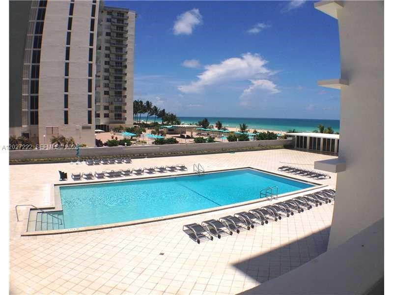 5601 Collins Ave 1121