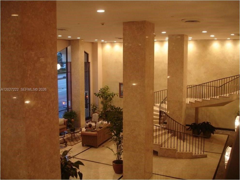 5601 Collins Ave 1121