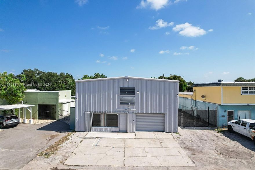 Price Reduced! Seller is motivated. Turnkey industrial office/warehouse with new roof (May 2024) and numerous upgrades. Over 4,200 SF of usable space: 461 SF office, 2,787 SF warehouse, 1,010 SF mezzanine. Features updated electrical, remodeled bathroom with shower, and both small front and large rear overhead doors. Ample front parking plus gated side/rear parking. No rear neighbors! Located just 0.2 miles from US-41 with easy access to Colonial Blvd. Ideal for trades, logistics, or light manufacturing. Flexible layout, private setting, and ready for immediate occupancy. Don’t miss this rare opportunity!